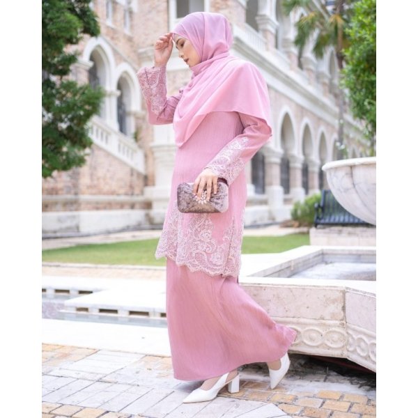 Baju Kurung Moden Lace Hayley - Candy Pink - Image 3