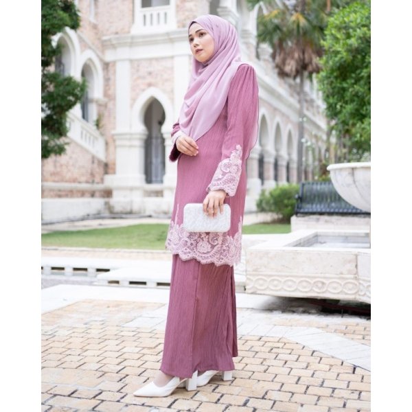 Baju Kurung Moden Lace Hayley - Hibiscus - Image 3