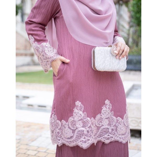 Baju Kurung Moden Lace Hayley - Hibiscus - Image 2