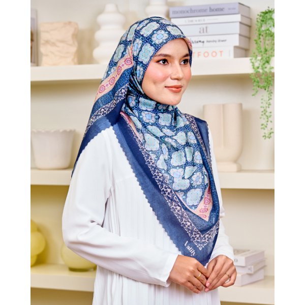Valily Tudung Bawal Cotton Voile Essaouira - Yara Indigo - Image 3